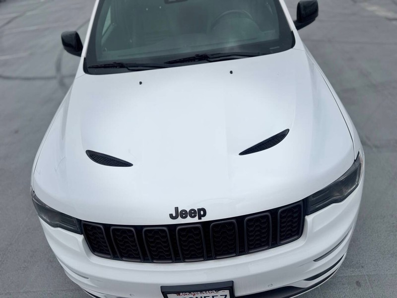 Jeep Grand Cherokee Vehicle Full-screen Gallery Image 12