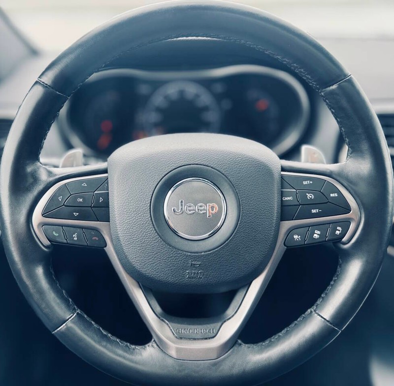 Jeep Grand Cherokee Vehicle Full-screen Gallery Image 17