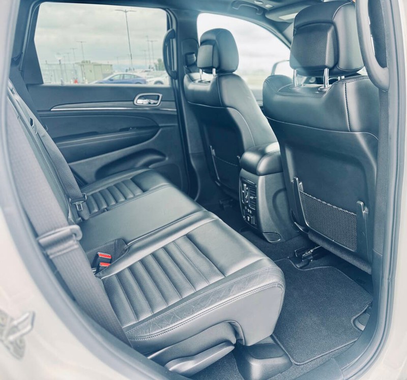 Jeep Grand Cherokee Vehicle Full-screen Gallery Image 25