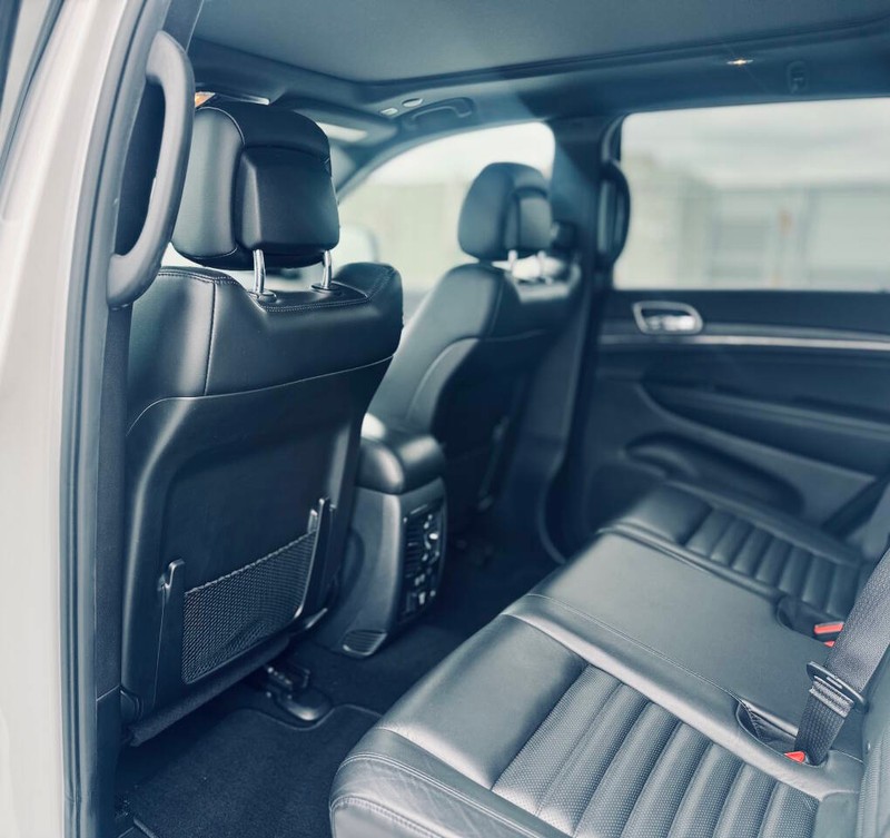 Jeep Grand Cherokee Vehicle Full-screen Gallery Image 26