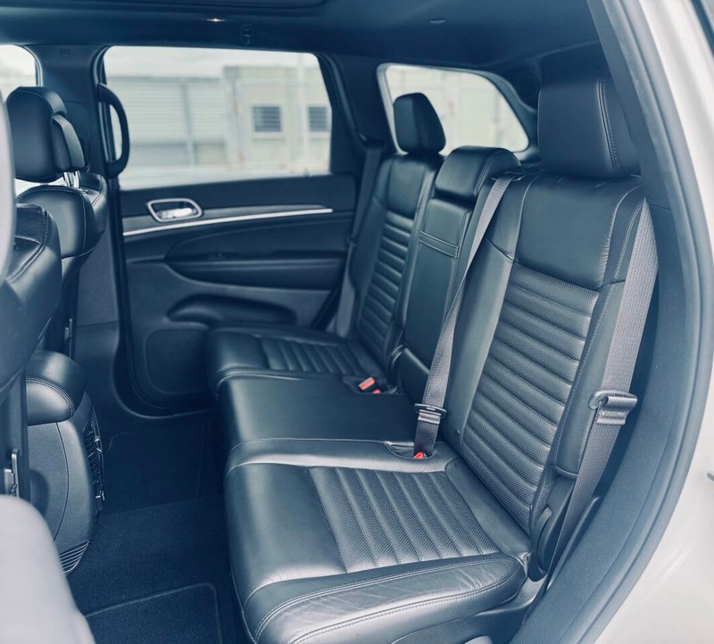 Jeep Grand Cherokee Vehicle Full-screen Gallery Image 27