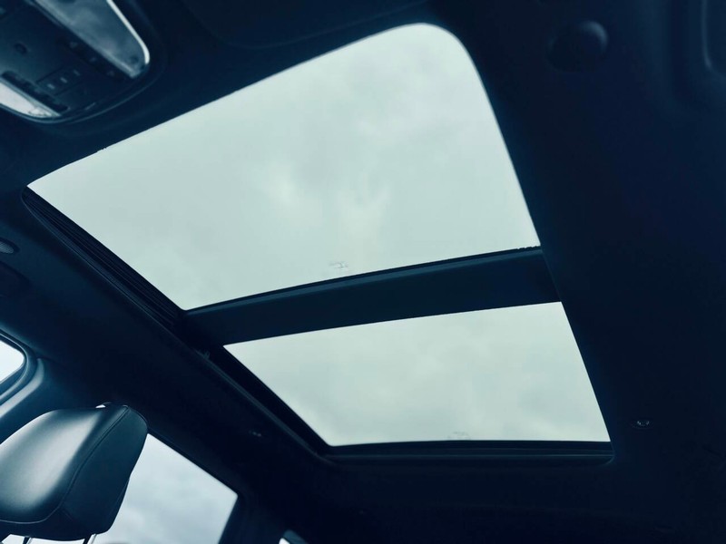 Jeep Grand Cherokee Vehicle Full-screen Gallery Image 30