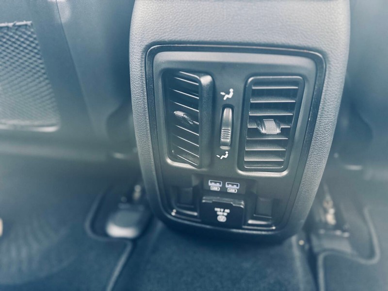Jeep Grand Cherokee Vehicle Full-screen Gallery Image 38