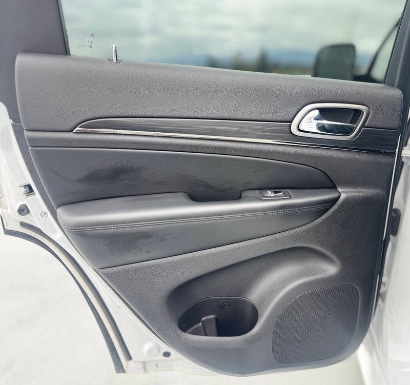 Jeep Grand Cherokee Vehicle Full-screen Gallery Image 46