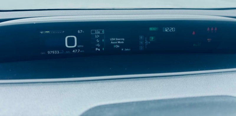 Toyota Prius Vehicle Full-screen Gallery Image 12