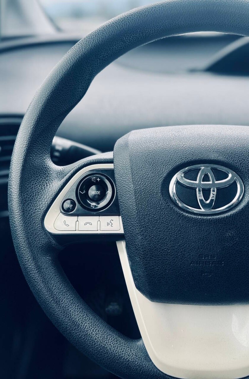 Toyota Prius Vehicle Full-screen Gallery Image 15