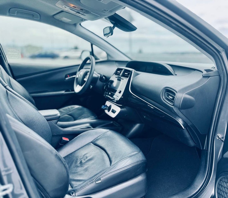 Toyota Prius Vehicle Full-screen Gallery Image 19
