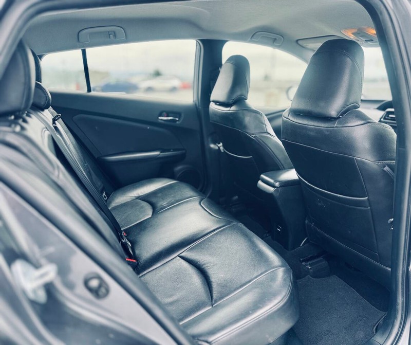 Toyota Prius Vehicle Full-screen Gallery Image 21