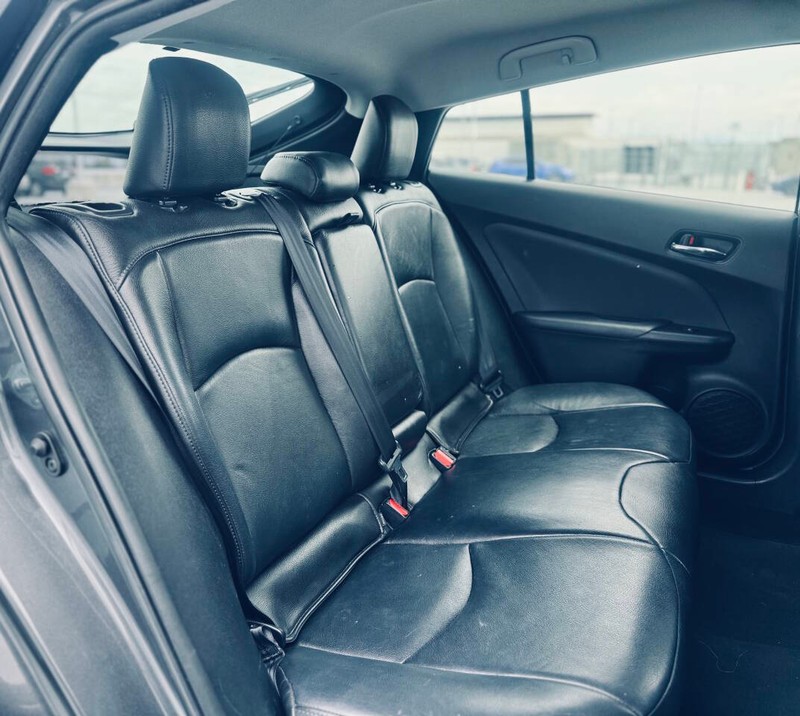 Toyota Prius Vehicle Full-screen Gallery Image 22