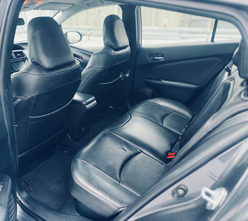 Toyota Prius Vehicle Full-screen Gallery Image 23