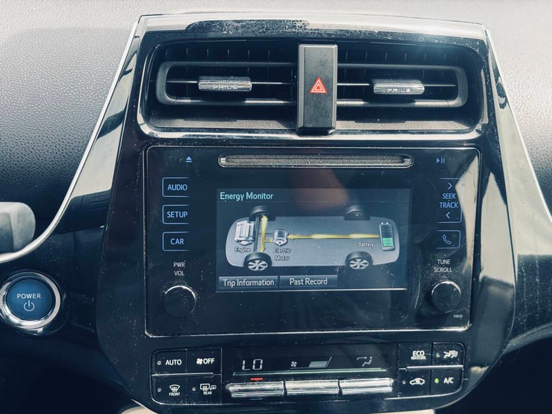 Toyota Prius Vehicle Full-screen Gallery Image 26