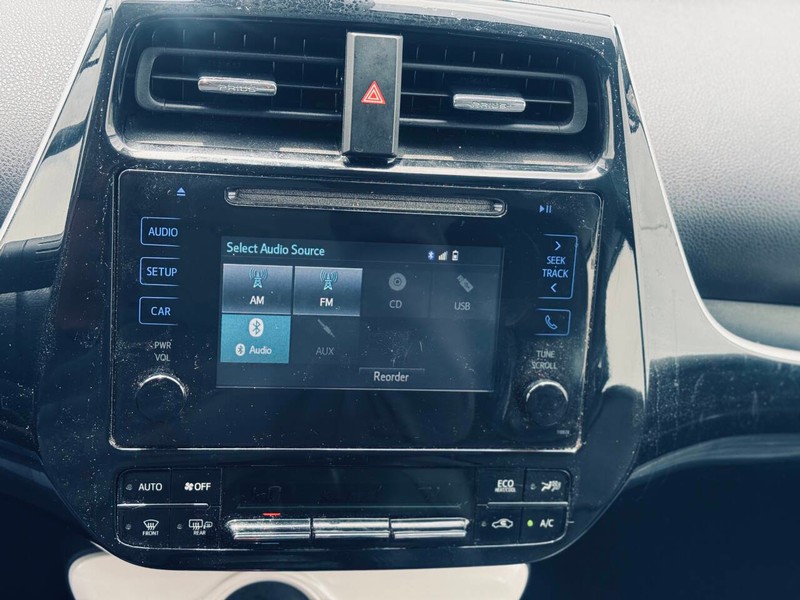 Toyota Prius Vehicle Full-screen Gallery Image 28