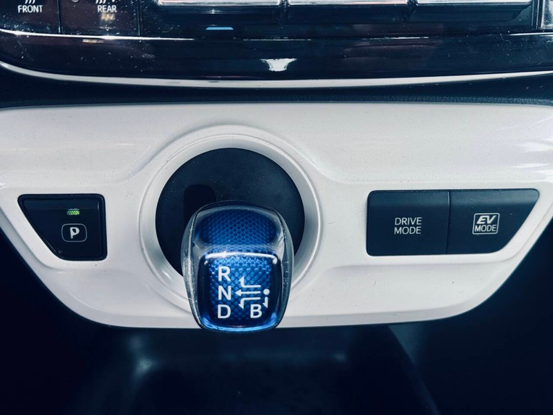 Toyota Prius Vehicle Full-screen Gallery Image 29