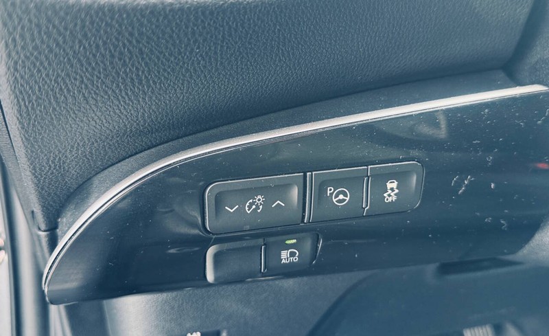 Toyota Prius Vehicle Full-screen Gallery Image 30