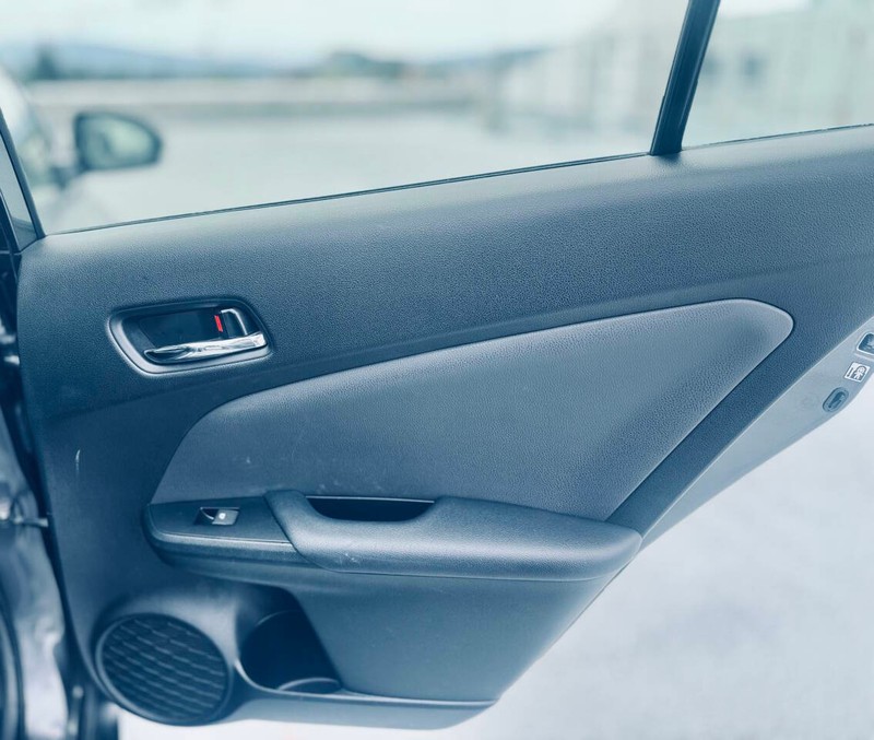 Toyota Prius Vehicle Full-screen Gallery Image 32