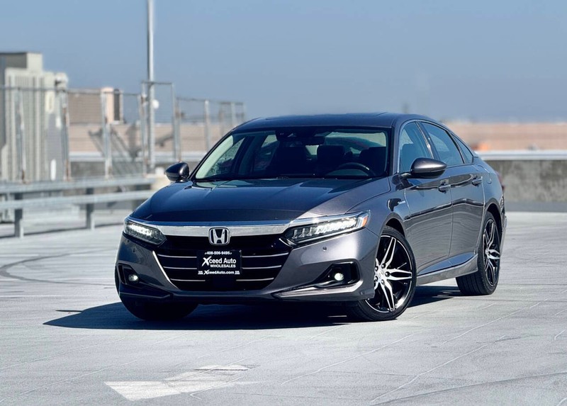 Honda Accord Hybrid Vehicle Full-screen Gallery Image 02