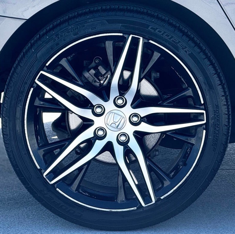 Honda Accord Hybrid Vehicle Full-screen Gallery Image 13
