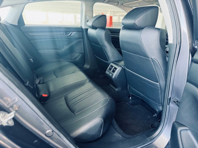 Honda Accord Hybrid Vehicle Full-screen Gallery Image 25
