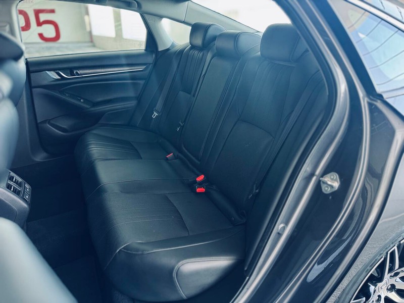 Honda Accord Hybrid Vehicle Full-screen Gallery Image 27