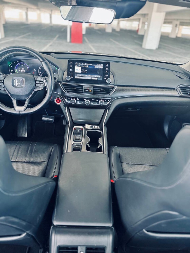 Honda Accord Hybrid Vehicle Full-screen Gallery Image 28