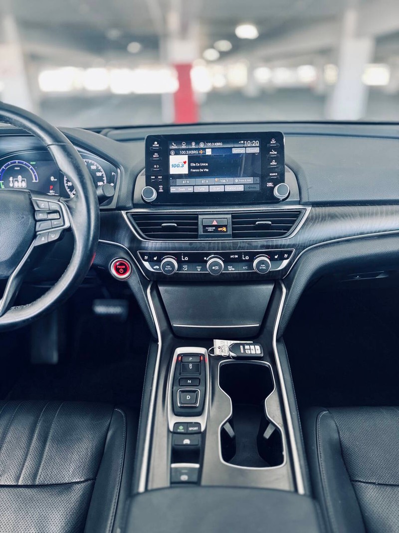 Honda Accord Hybrid Vehicle Full-screen Gallery Image 29