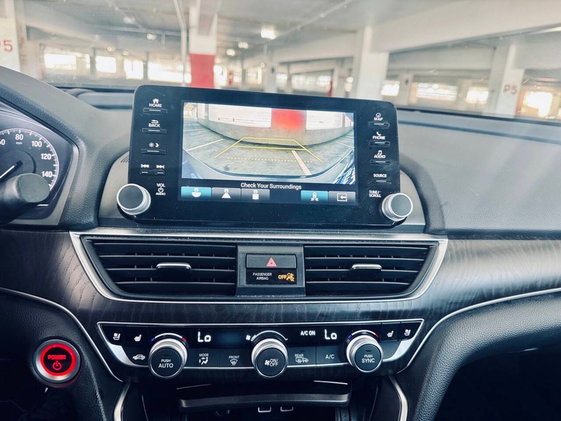 Honda Accord Hybrid Vehicle Full-screen Gallery Image 30