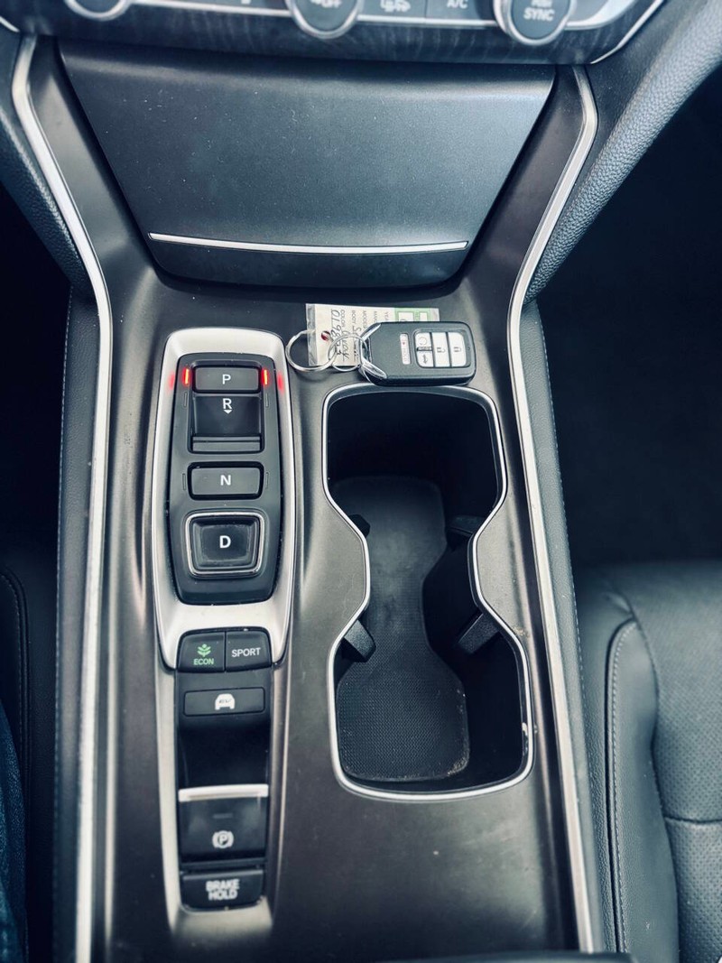 Honda Accord Hybrid Vehicle Full-screen Gallery Image 33