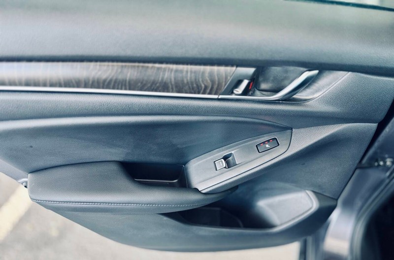 Honda Accord Hybrid Vehicle Full-screen Gallery Image 47