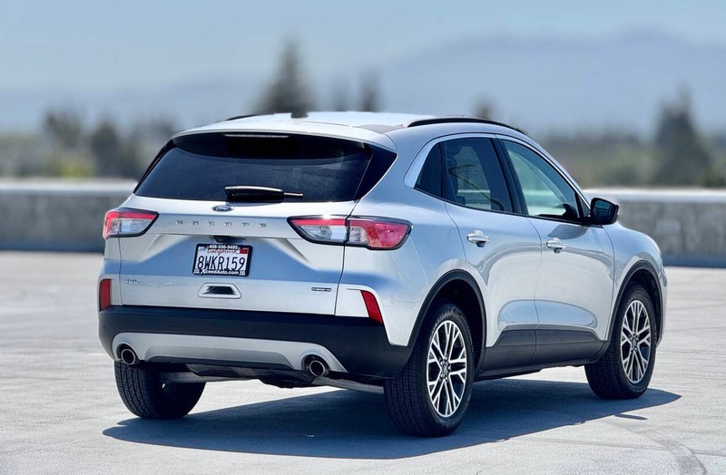 Ford Escape Vehicle Full-screen Gallery Image 08