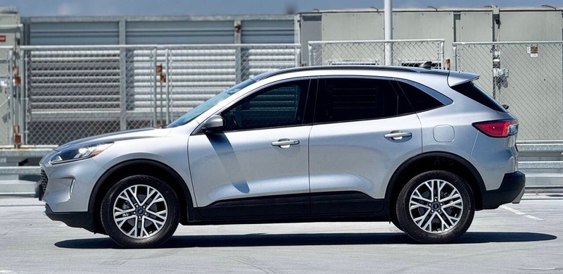 Ford Escape Vehicle Full-screen Gallery Image 09