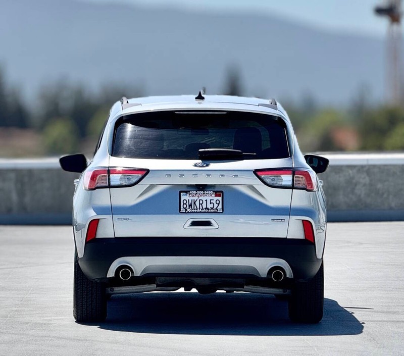 Ford Escape Vehicle Full-screen Gallery Image 11