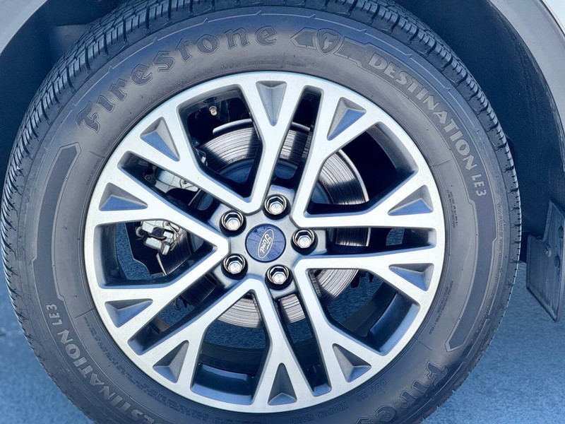 Ford Escape Vehicle Full-screen Gallery Image 14