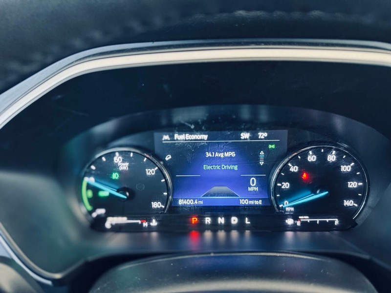 Ford Escape Vehicle Full-screen Gallery Image 16