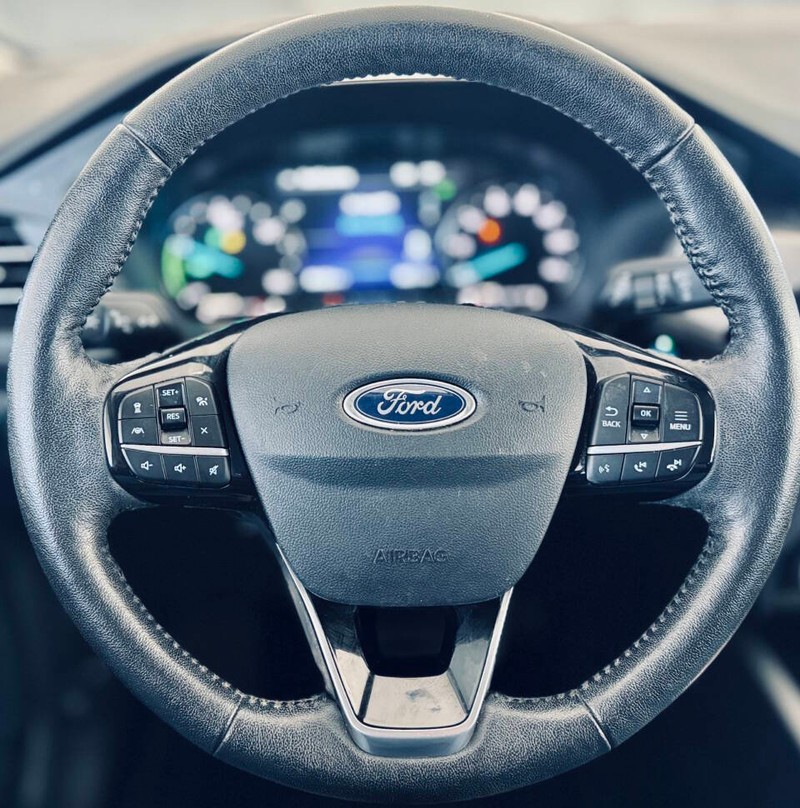 Ford Escape Vehicle Full-screen Gallery Image 17