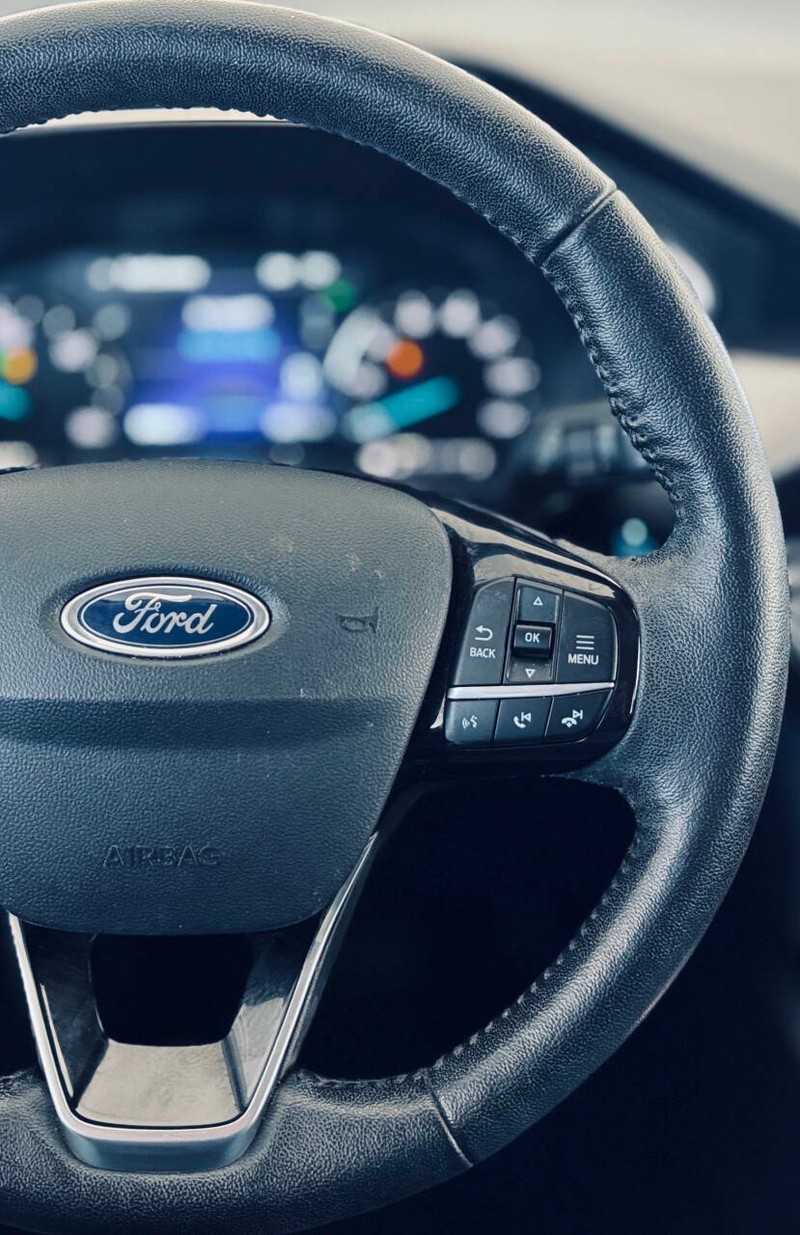 Ford Escape Vehicle Full-screen Gallery Image 19