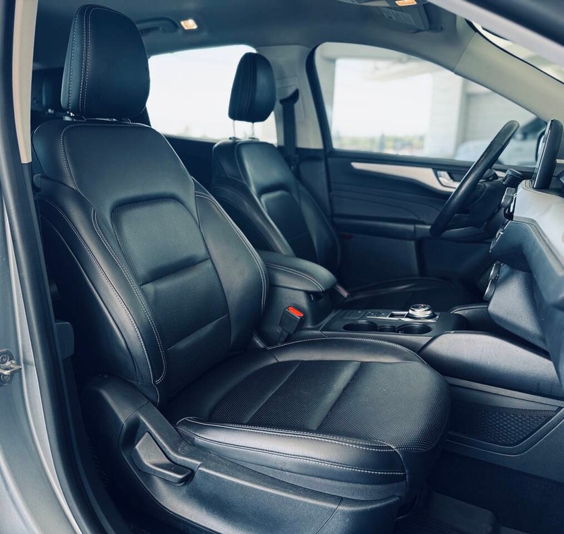 Ford Escape Vehicle Full-screen Gallery Image 23