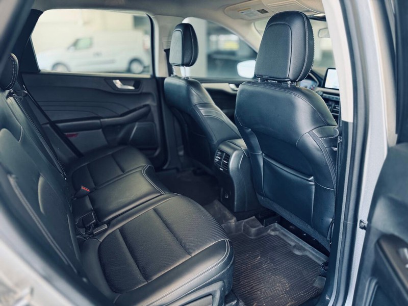 Ford Escape Vehicle Full-screen Gallery Image 24