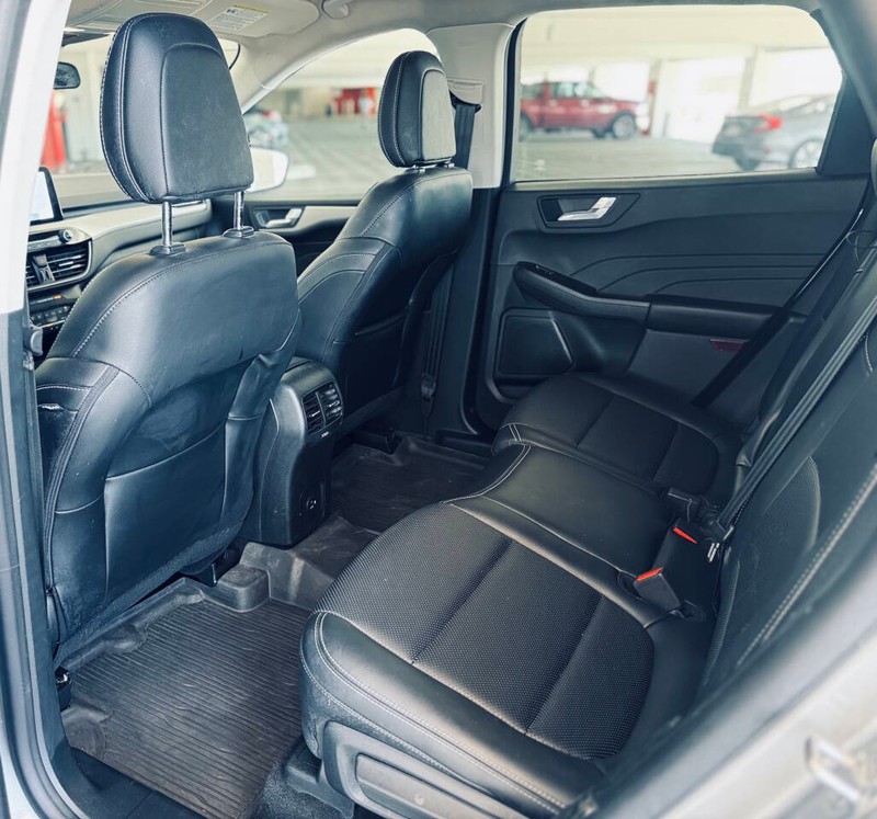 Ford Escape Vehicle Full-screen Gallery Image 26