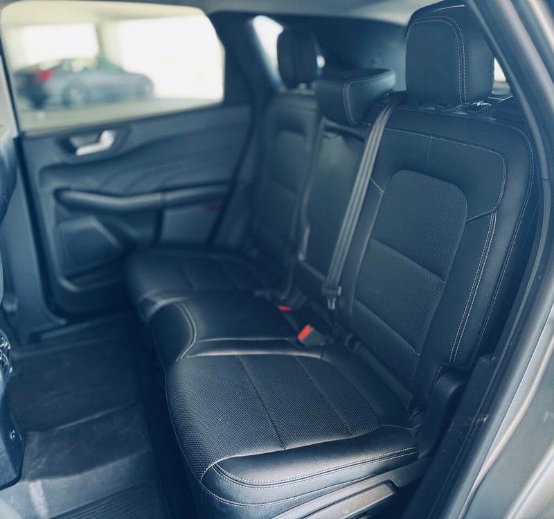 Ford Escape Vehicle Full-screen Gallery Image 27