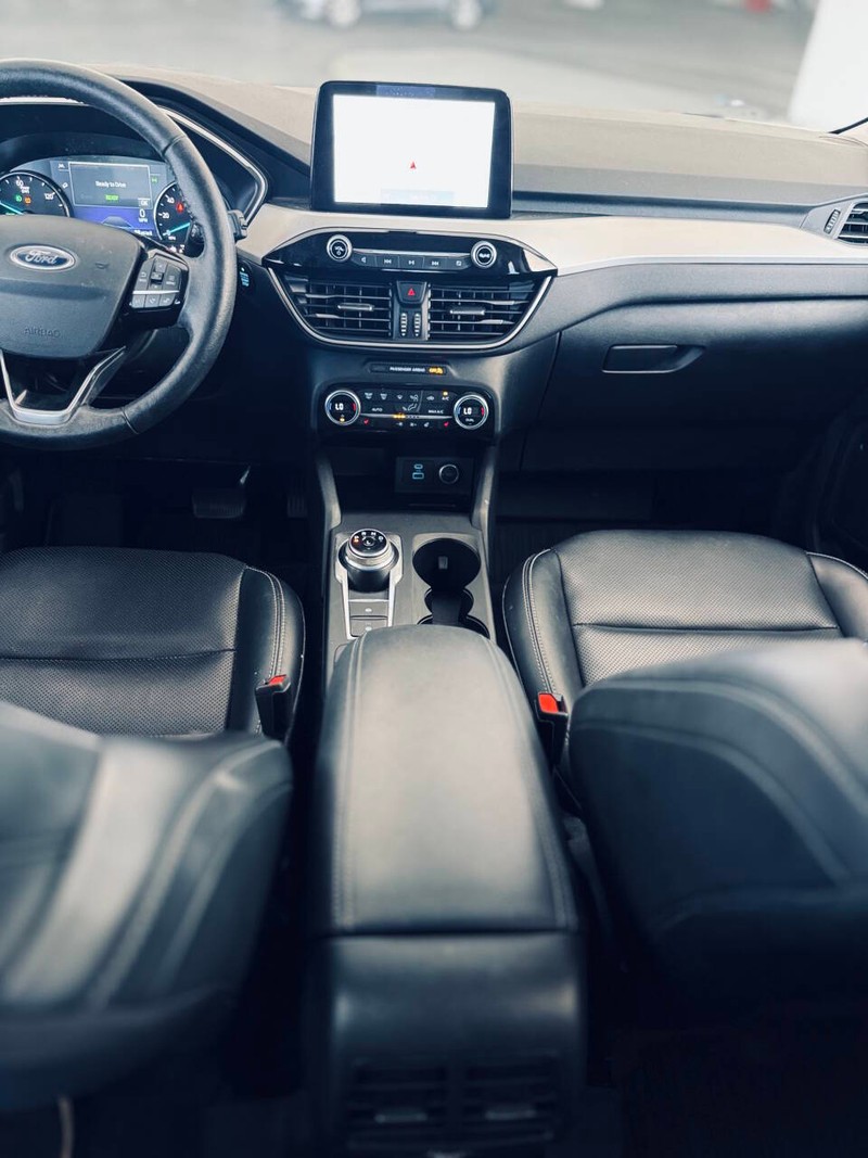 Ford Escape Vehicle Full-screen Gallery Image 28