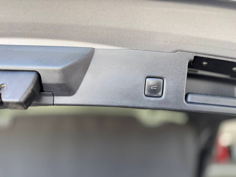 Ford Escape Vehicle Full-screen Gallery Image 36