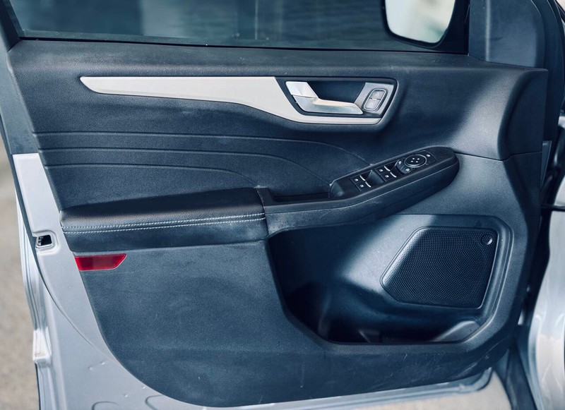 Ford Escape Vehicle Full-screen Gallery Image 40