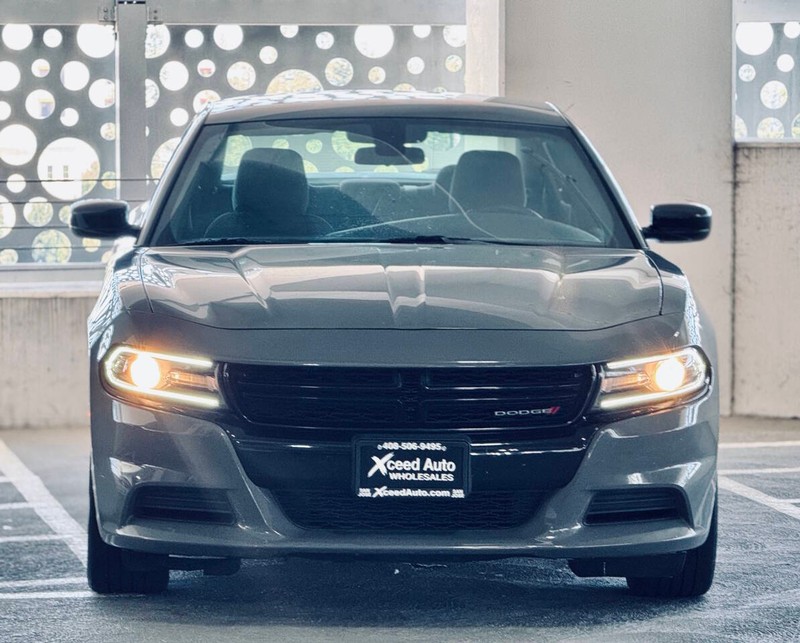 Dodge Charger Vehicle Full-screen Gallery Image 04