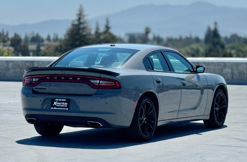 Dodge Charger Vehicle Full-screen Gallery Image 05