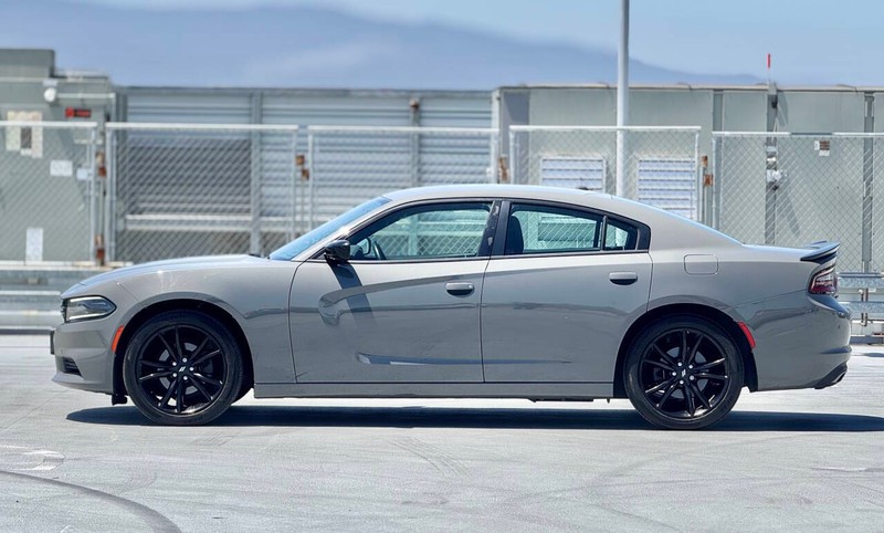 Dodge Charger Vehicle Full-screen Gallery Image 08