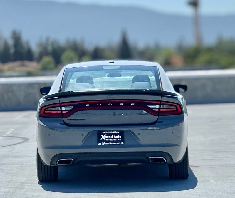 Dodge Charger Vehicle Full-screen Gallery Image 09