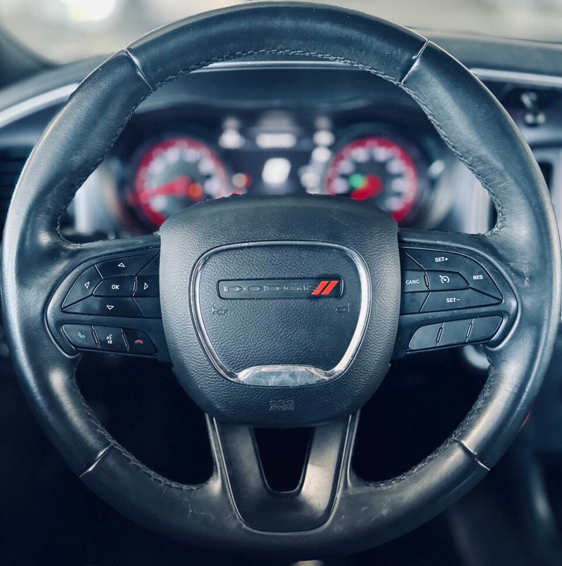 Dodge Charger Vehicle Full-screen Gallery Image 13