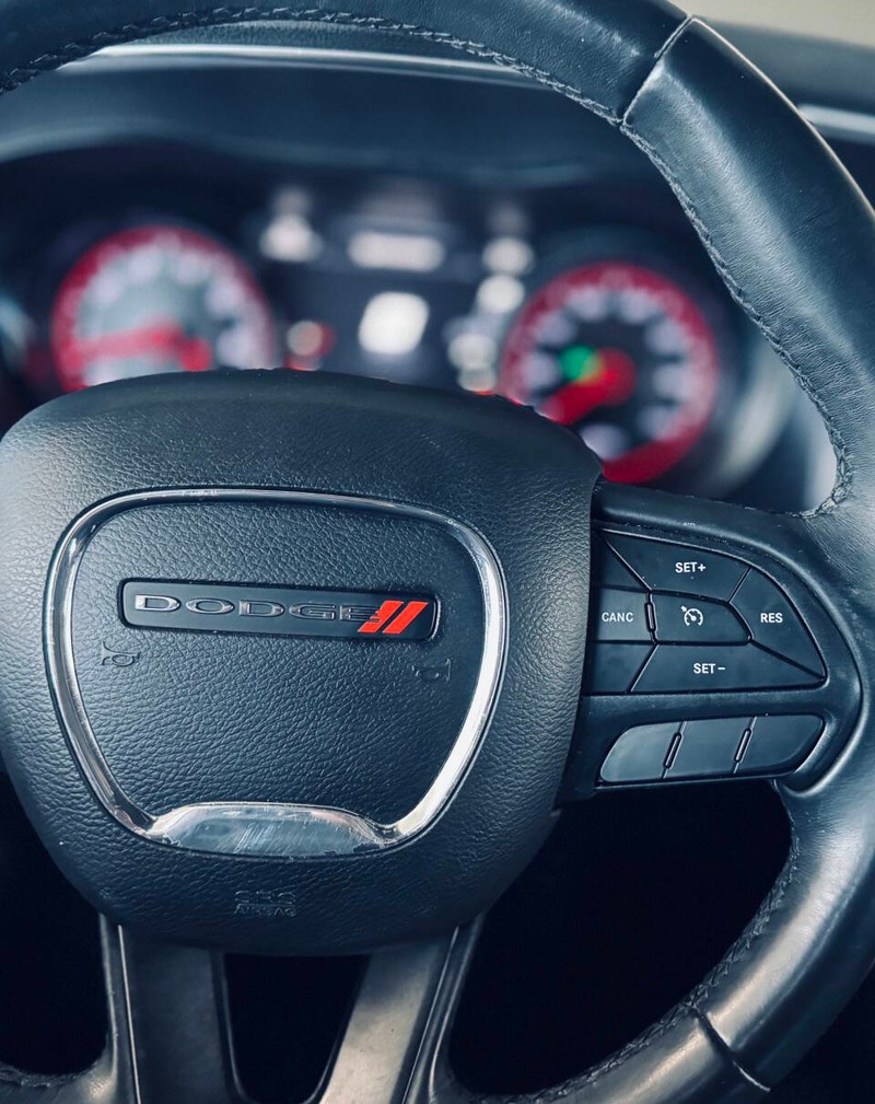 Dodge Charger Vehicle Full-screen Gallery Image 15