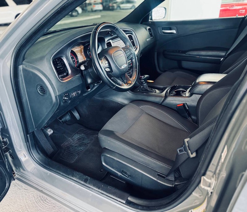 Dodge Charger Vehicle Full-screen Gallery Image 17