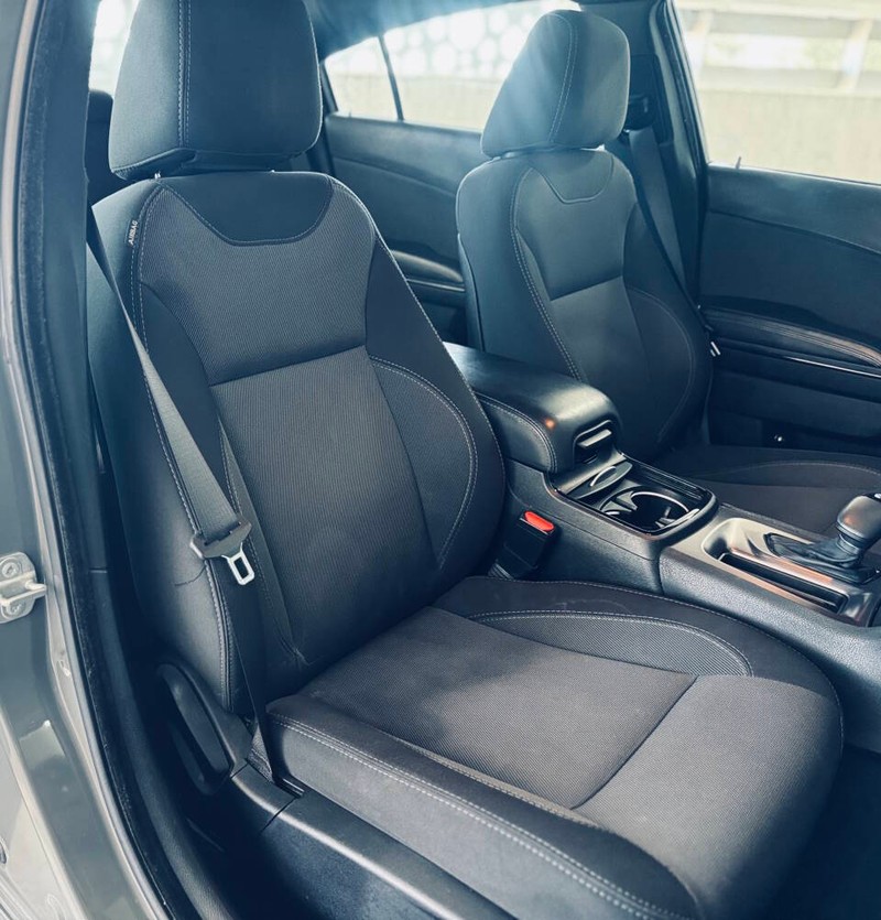 Dodge Charger Vehicle Full-screen Gallery Image 18